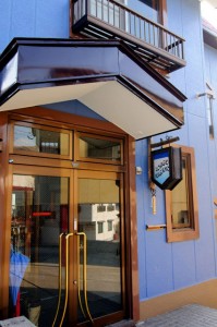 lodge-nagano-door