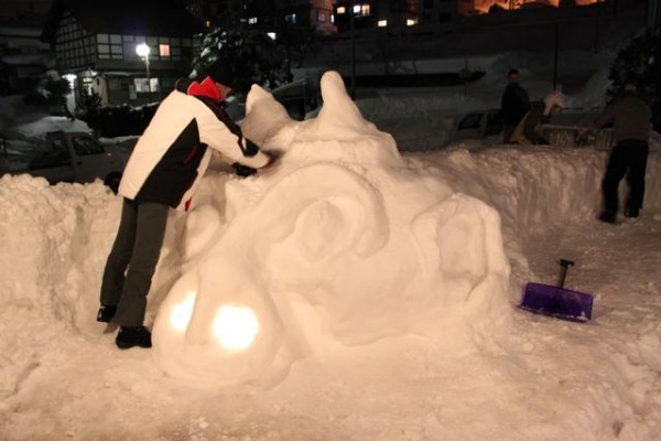 Ice Sculpting Nozawa Onsen Ice Sculptor Peter at work at Villa Nozawa